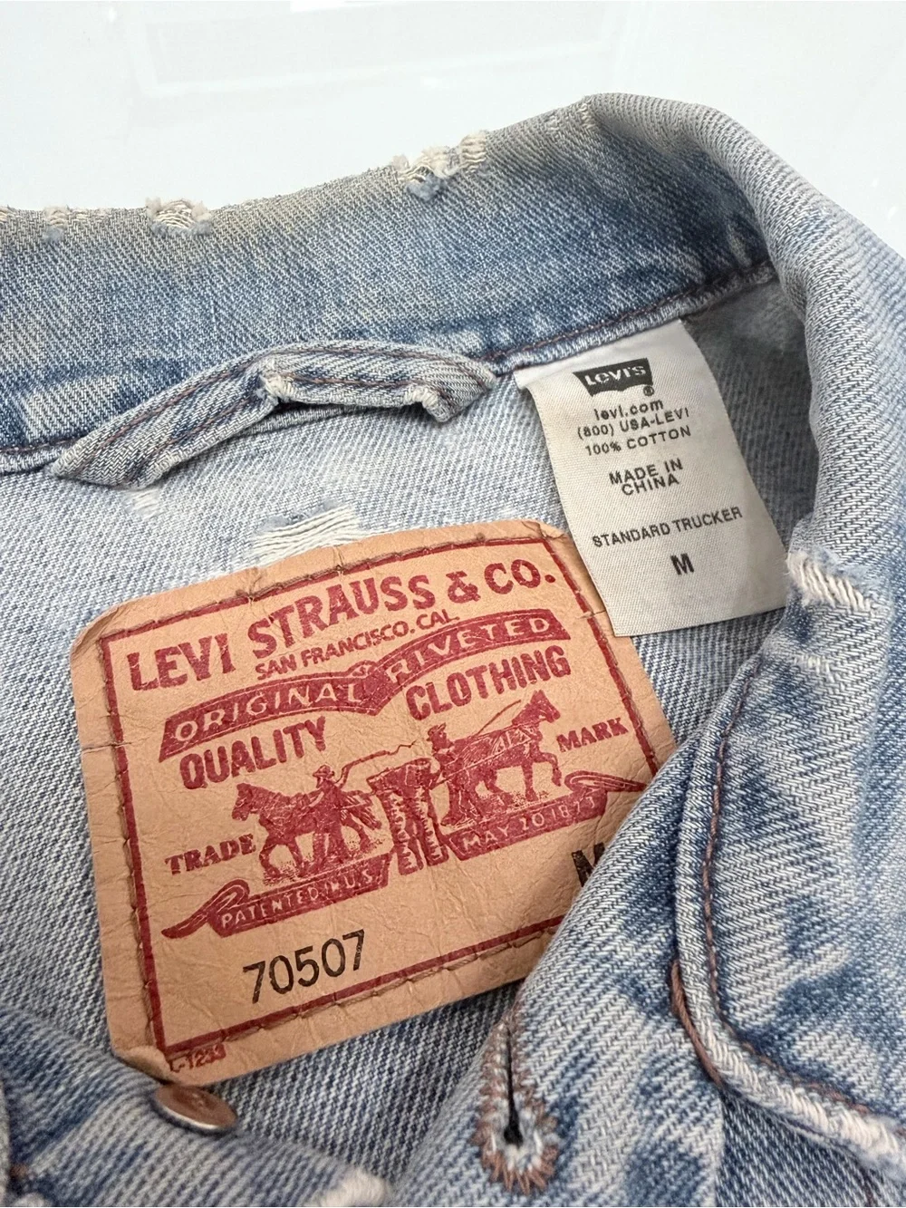 Levi's 70507 Distressed Denim Trucker Jacket Mens Medium M Y2K Light Dirty Wash